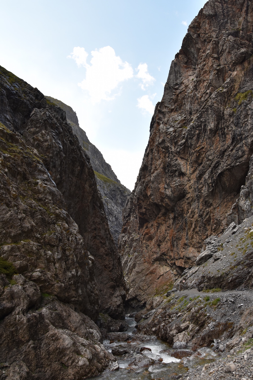 Wanderung durch Uinaschlucht_Eingang in die Schlucht